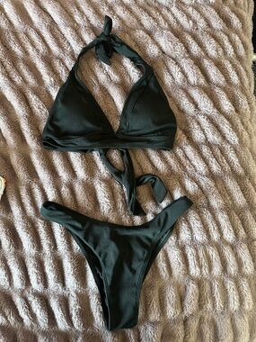 Black bikini